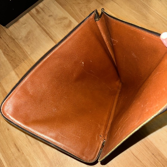 Authentic Louis Vuitton Monogram Document Laptop Case - Picture 13 of 15